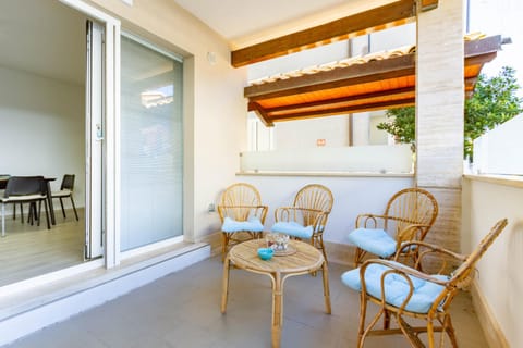 Patio, Balcony/Terrace, Living room, Dining area