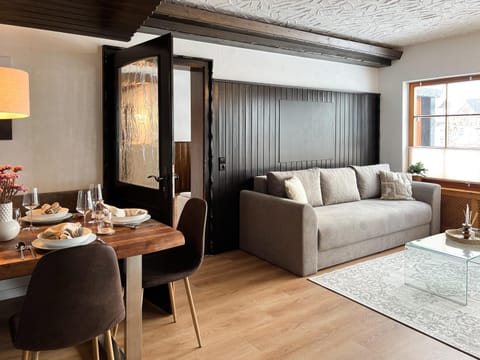 Living room, Seating area, Dining area