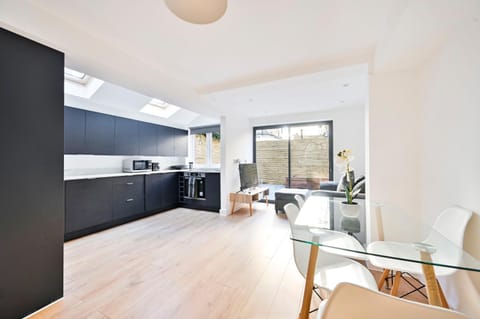 Living room, Dining area, kitchen