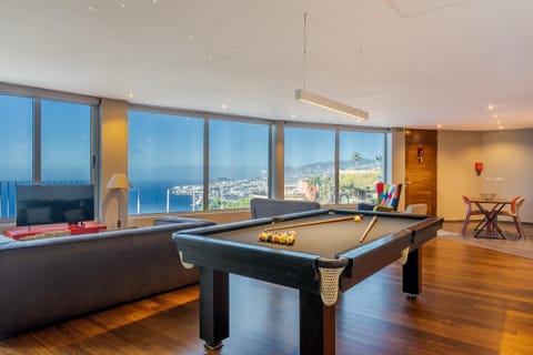 Billiard, Game Room