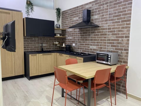 TV and multimedia, Coffee/tea facilities, Kitchen or kitchenette, oven, stove, washing machine, dryer