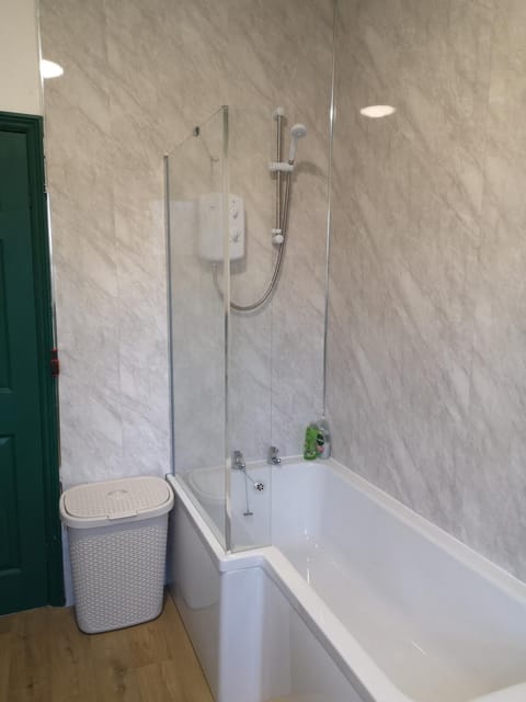 Shower, Toilet, Bathroom, Bath