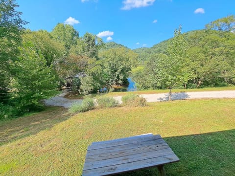 Covered Bridge Hideaway, swimming hole hot tub House in Kentucky