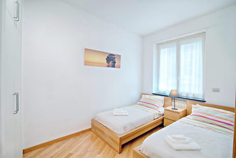 Bed, Decorative detail, Bedroom, internet, internet, towels, wardrobe