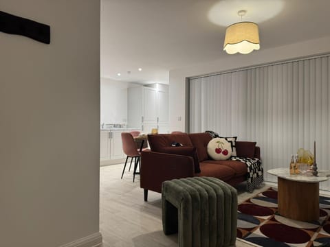 Modern & Elegant with Free Parking & Balcony Apartment in South Cambridgeshire District