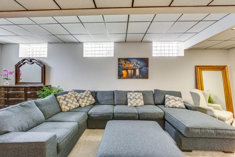 1 Mi to Dtwn Cozy Retreat in New Kensington! Apartment in Allegheny River