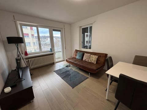 TV and multimedia, Living room, Seating area, Dining area, Evening entertainment