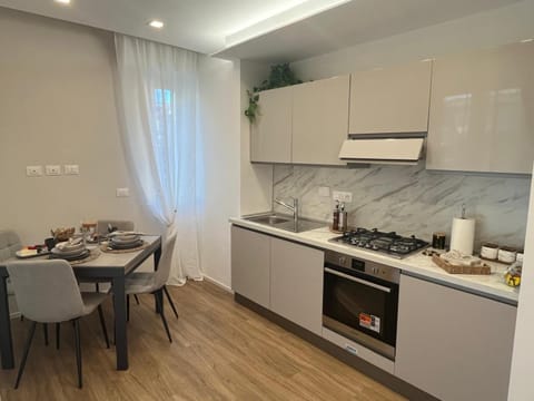 Kitchen or kitchenette, Dining area, stove