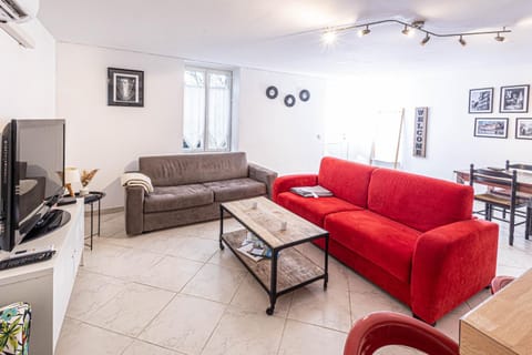 Communal lounge/ TV room, Living room, Seating area