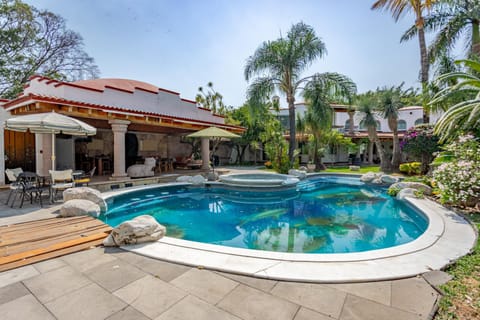 Property building, Patio, Day, Garden, Garden view, Pool view, Swimming pool, sunbed