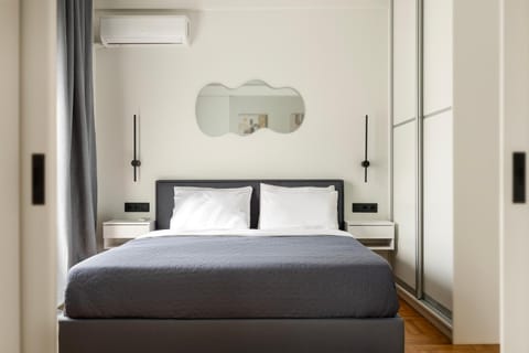 Bed, Photo of the whole room, Bedroom, air conditioner