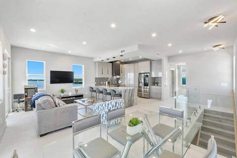 Kitchen or kitchenette, Living room, Dining area