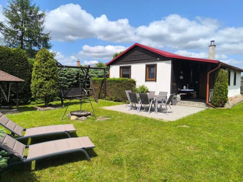 Property building, Spring, Garden, Garden view, sunbed