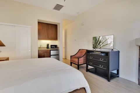 Secluded Ground Floor Studio #B Inn in Indian Wells
