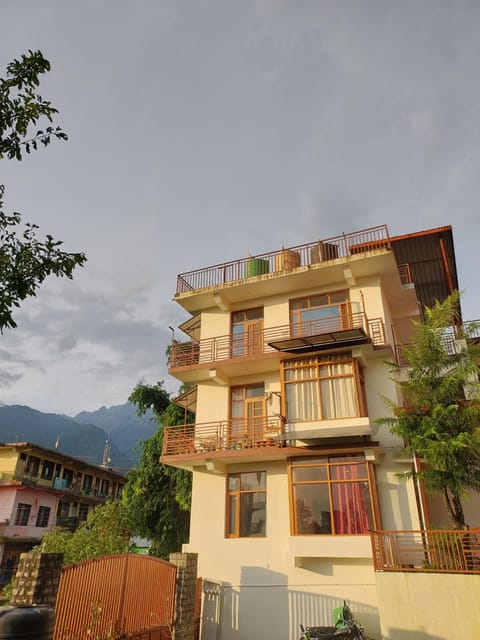 Property building, Day, Natural landscape, View (from property/room), Balcony/Terrace, Mountain view