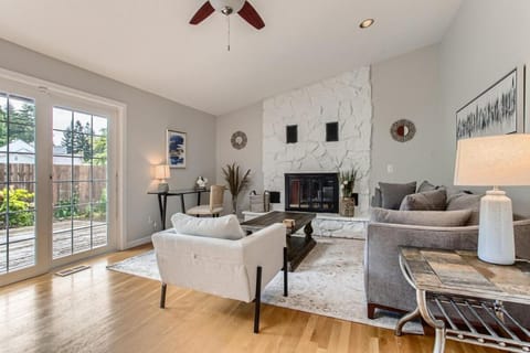 Spacious 4-bedroom home with outdoor deck House in Clackamas County