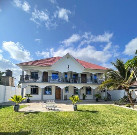 Property building, Day, Garden, Garden view