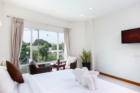 Bed, TV and multimedia, View (from property/room), Photo of the whole room, Bedroom
