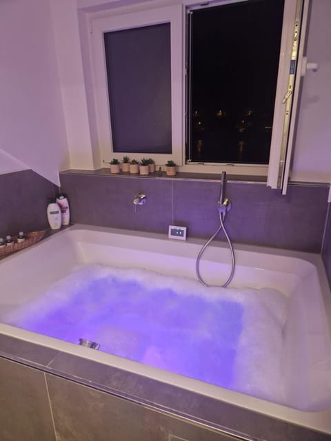 Hot Tub, Bathroom, Bath