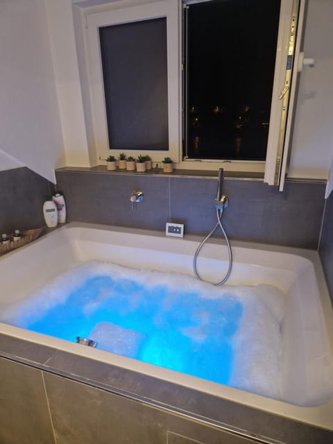 Hot Tub, Bathroom, Bath