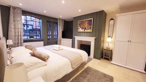 Bed, Bedroom, internet, wardrobe