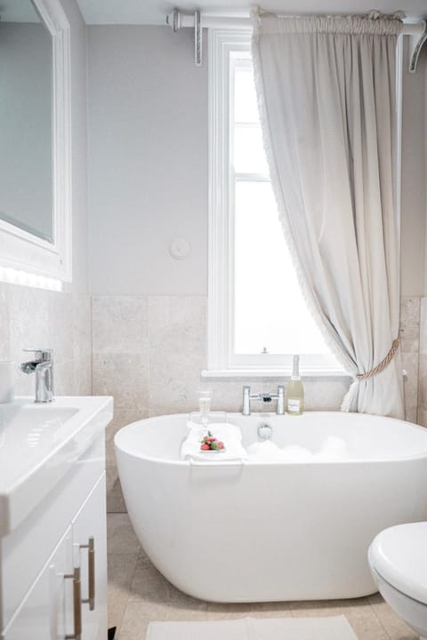 Shower, Toilet, Bathroom, Bath