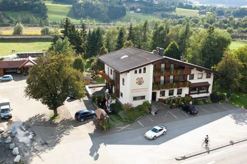 Facade/entrance, Bird's eye view