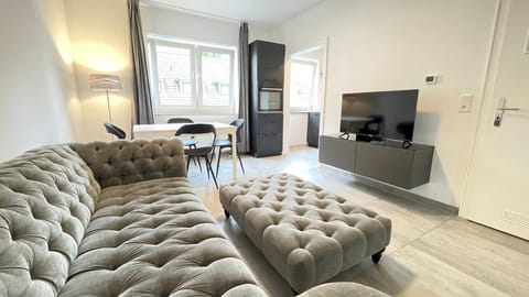 Communal lounge/ TV room, TV and multimedia, Living room, Seating area, Evening entertainment