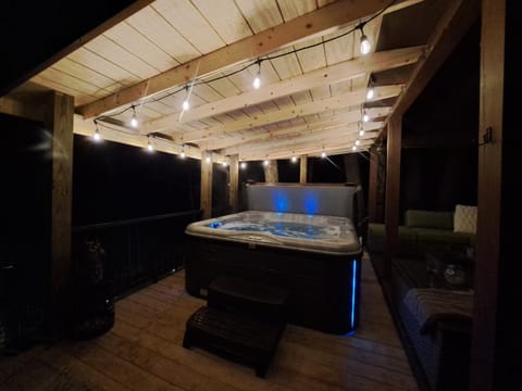 Hot Tub, Hot Tub