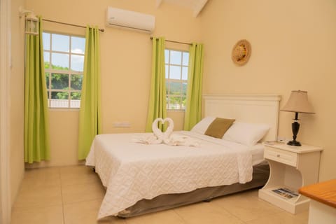 Bed, Photo of the whole room, Bedroom, towels, air conditioner
