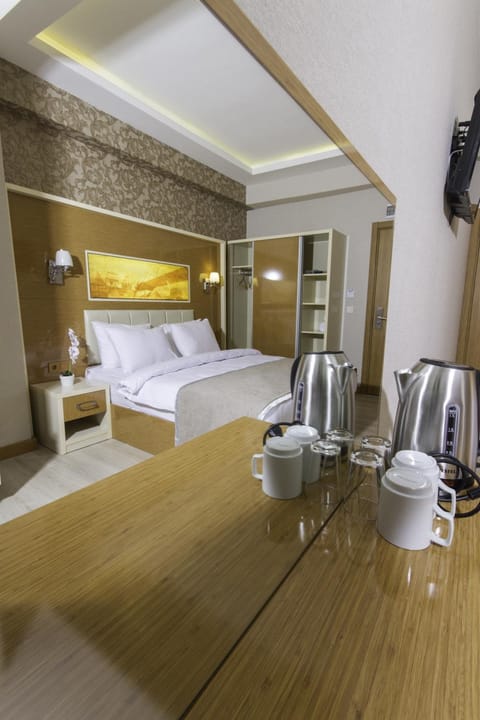 Bed, Photo of the whole room, Decorative detail