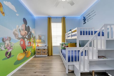 Bedroom, bunk bed
