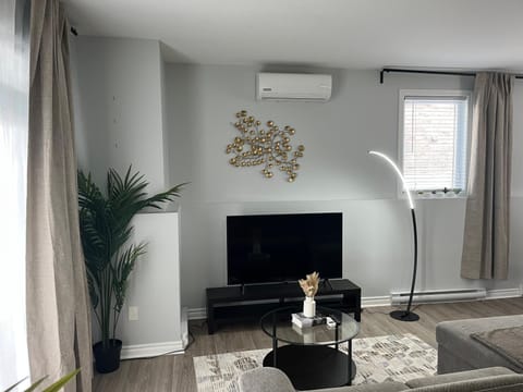 Communal lounge/ TV room, Living room, Evening entertainment, air conditioner