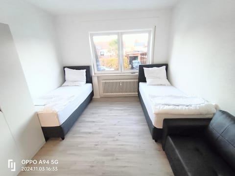 FMI 74,Sulzbach Apartment in Frankfurt