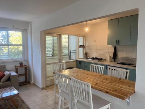 Kitchen or kitchenette, Dining area, stove