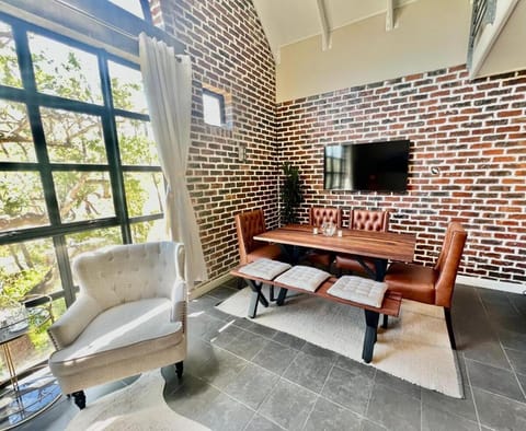 Enchanted View from Above Apartment in Stellenbosch