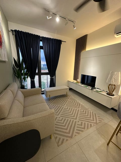 TV and multimedia, Living room, Seating area, Evening entertainment