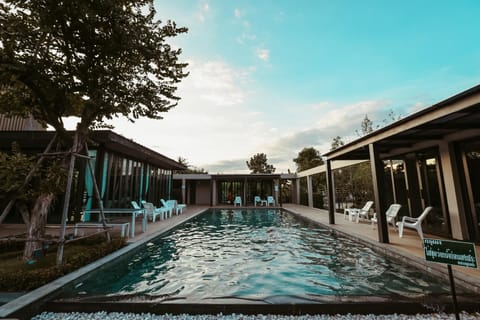 Swimming pool, Swimming pool