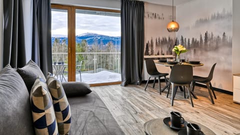 Seating area, Dining area