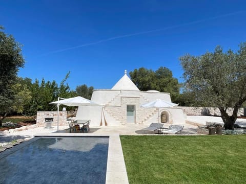 Property building, Garden, Garden view, Pool view, Swimming pool