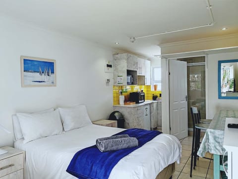 Living room, Photo of the whole room, Bedroom