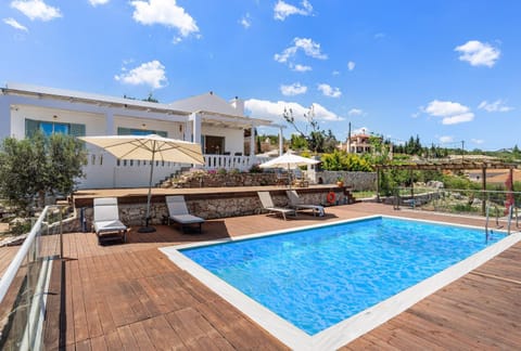 Property building, Patio, Balcony/Terrace, Pool view, Swimming pool, sunbed