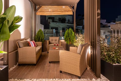 Night, View (from property/room), Balcony/Terrace, Seating area