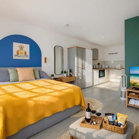 Bed, Photo of the whole room