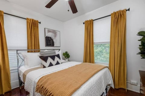 Pet-Friendly Furnished Apt Near EMU Free Parking apts Apartment in Ypsilanti