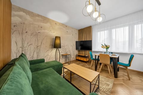 Communal lounge/ TV room, TV and multimedia, Living room, Seating area, Dining area, Evening entertainment