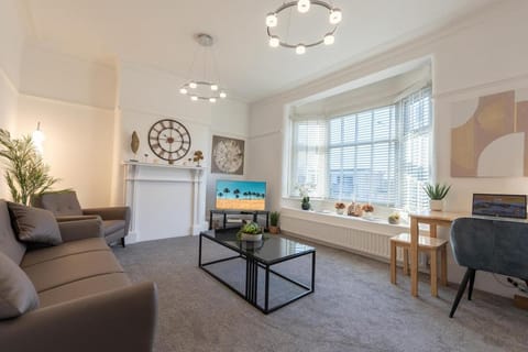 Richmond Retreat - Luxurious and comfortable spacious 2 floor apartment Apartment in Prestwich