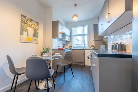 Richmond Retreat - Luxurious and comfortable spacious 2 floor apartment Apartment in Prestwich