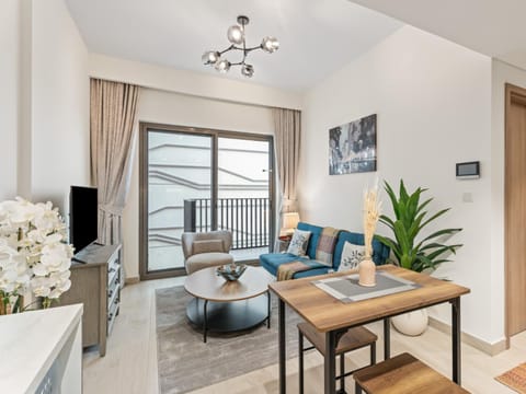 Cozy Stay 1BR in Azizi Pearl Apartment in Dubai