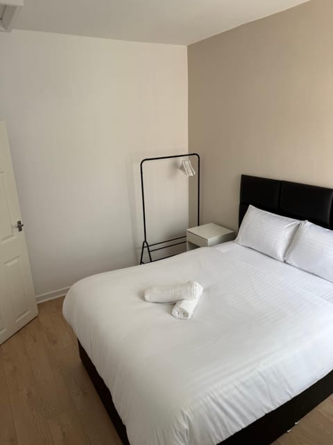 Two bedroom house free parking Apartment in Liverpool